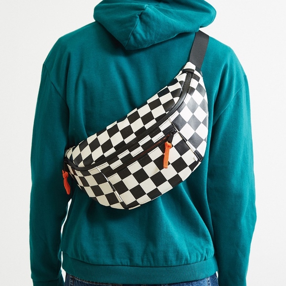 UO UrbanOutfitters Crossbody 2.0 Fanny Pack Sling - Picture 2 of 6